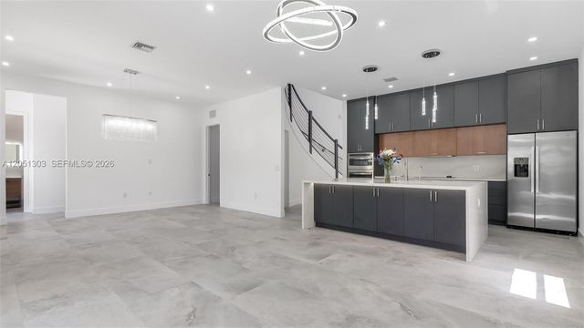 8900 NW 161st Ter, Miami Lakes, FL 33018