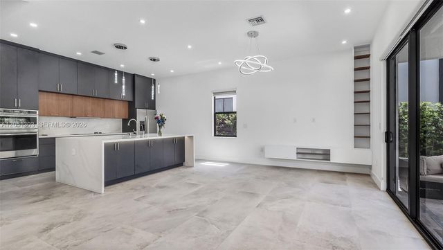 8900 NW 161st Ter, Miami Lakes, FL 33018