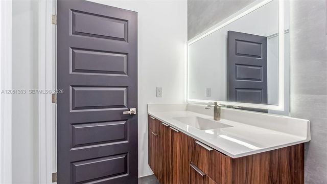 8900 NW 161st Ter, Miami Lakes, FL 33018
