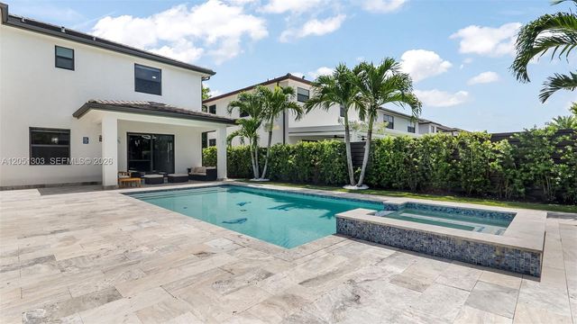 8900 NW 161st Ter, Miami Lakes, FL 33018