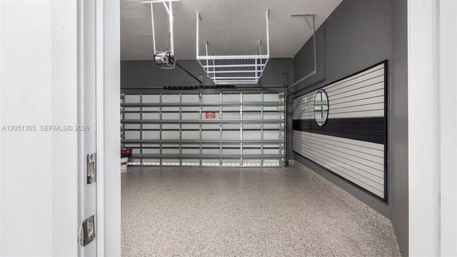 8900 NW 161st Ter, Miami Lakes, FL 33018