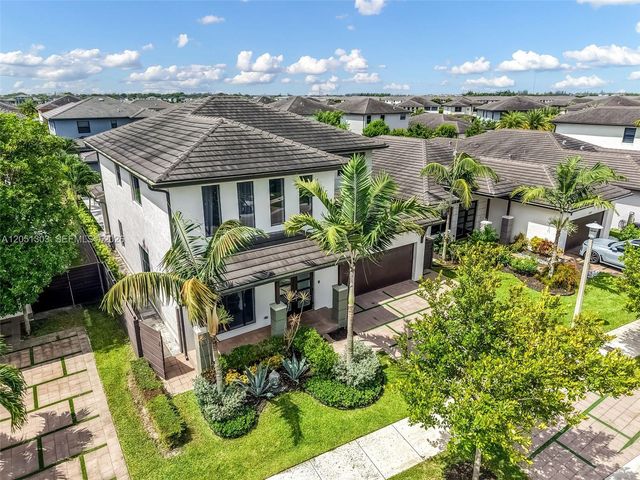 8900 NW 161st Ter, Miami Lakes, FL 33018