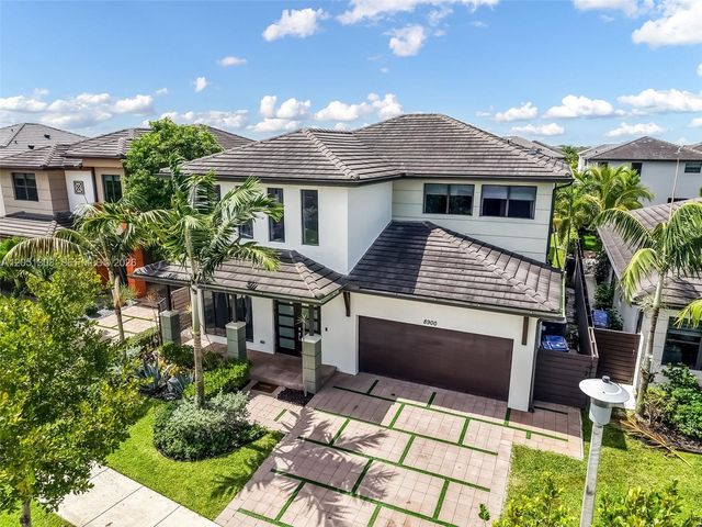 8900 NW 161st Ter, Miami Lakes, FL 33018