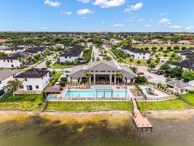 8900 NW 161st Ter, Miami Lakes, FL 33018
