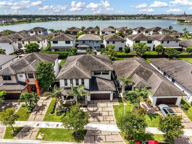 8900 NW 161st Ter, Miami Lakes, FL 33018