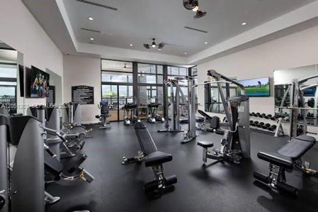 8900 NW 161st Ter, Miami Lakes, FL 33018