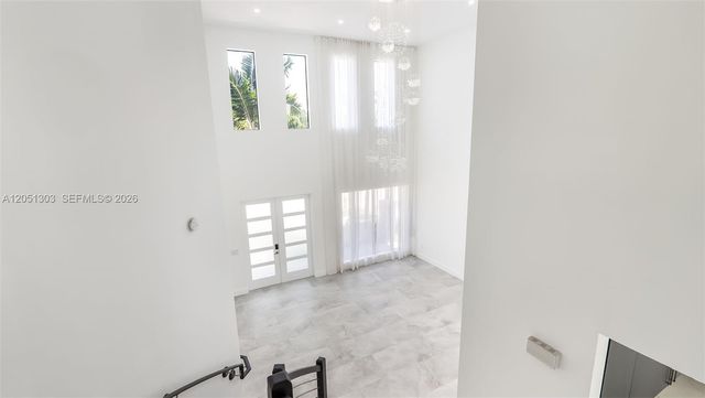 8900 NW 161st Ter, Miami Lakes, FL 33018
