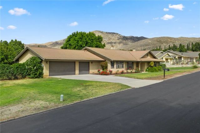 6884 Darlene, Jurupa Valley, CA 92509