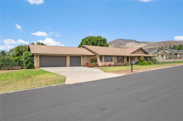 6884 Darlene, Jurupa Valley, CA 92509