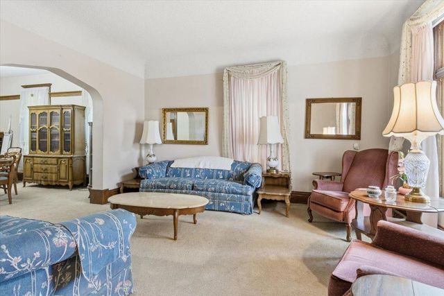 1810 Dupont Avenue N, Minneapolis, MN 55411