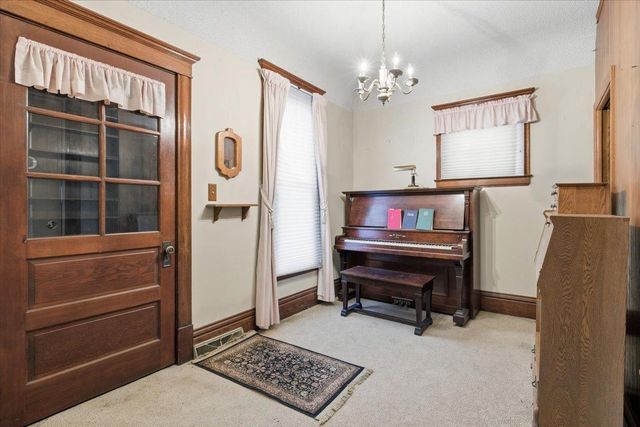 1810 Dupont Avenue N, Minneapolis, MN 55411