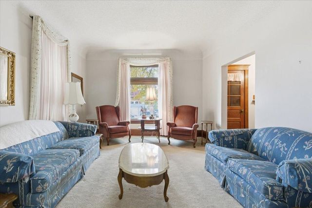 1810 Dupont Avenue N, Minneapolis, MN 55411