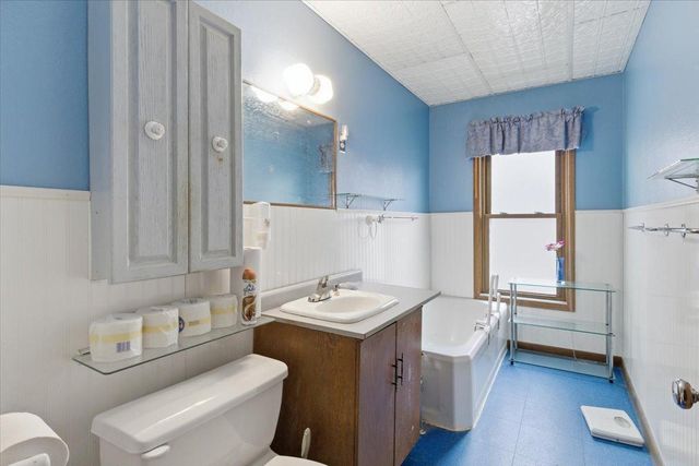 1810 Dupont Avenue N, Minneapolis, MN 55411