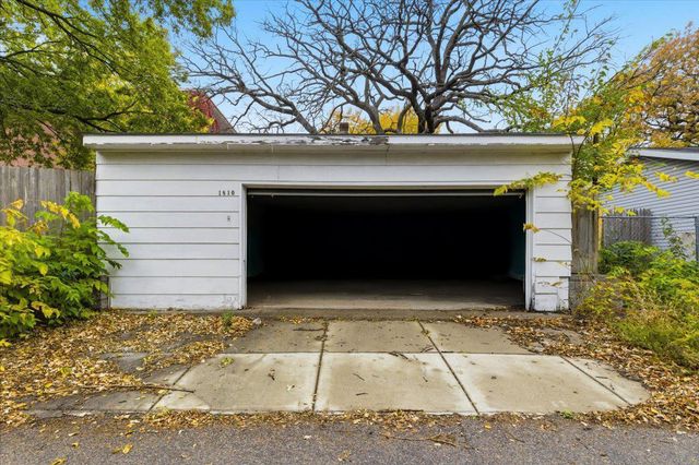 1810 Dupont Avenue N, Minneapolis, MN 55411