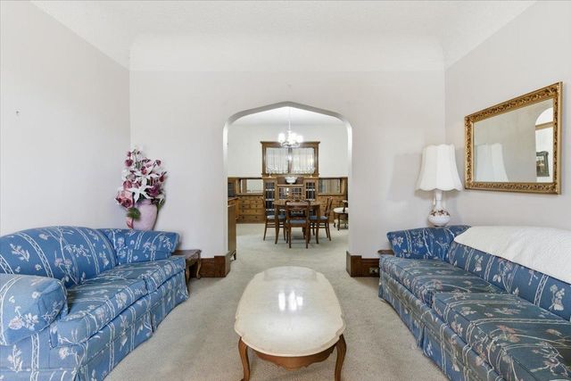 1810 Dupont Avenue N, Minneapolis, MN 55411