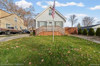 1012 La Salle Avenue, Waterford, MI 48328