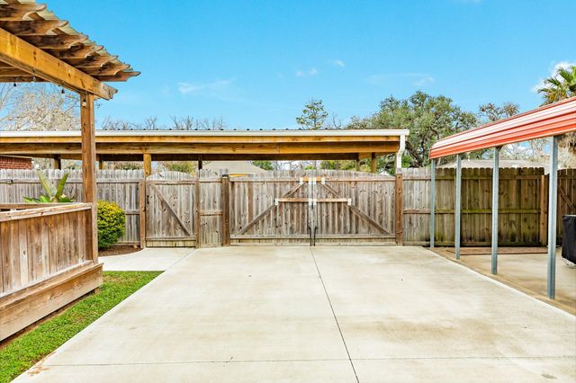 509 Humble Drive, West Columbia, TX 77486