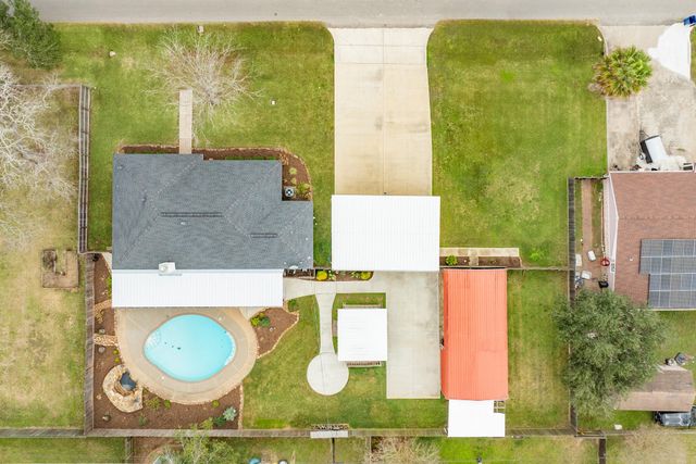 509 Humble Drive, West Columbia, TX 77486