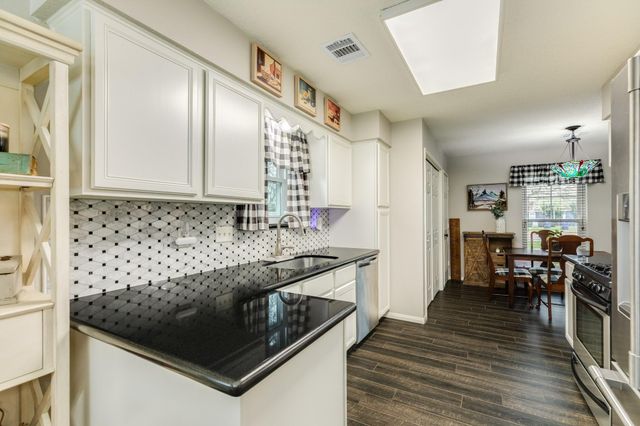 509 Humble Drive, West Columbia, TX 77486