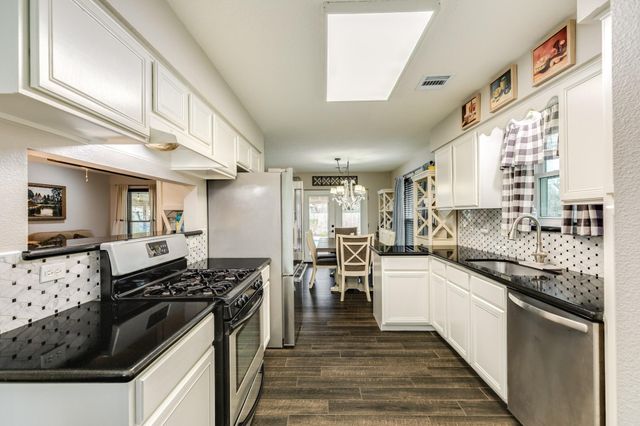 509 Humble Drive, West Columbia, TX 77486