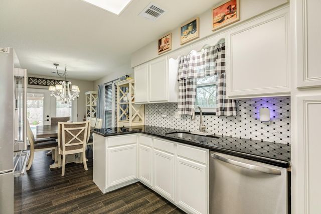 509 Humble Drive, West Columbia, TX 77486