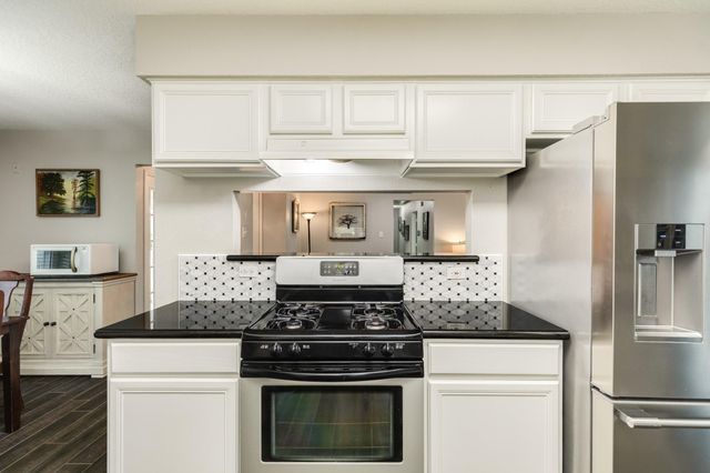 509 Humble Drive, West Columbia, TX 77486