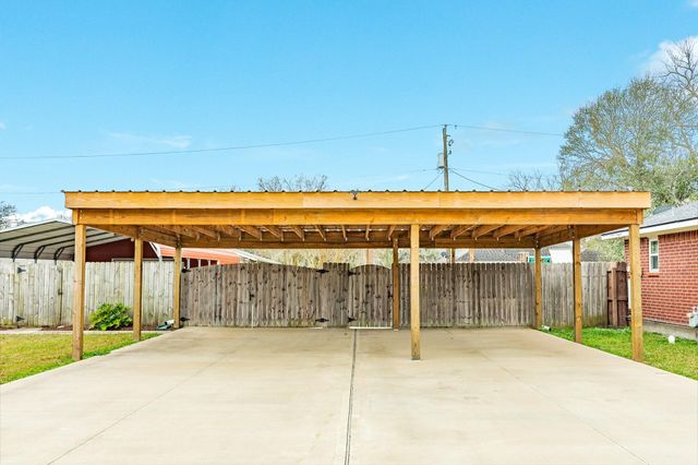 509 Humble Drive, West Columbia, TX 77486