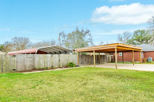 509 Humble Drive, West Columbia, TX 77486