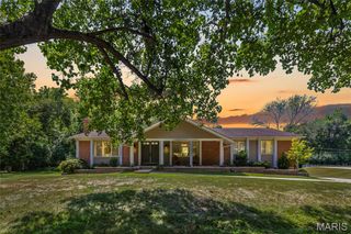 10720 Forest Path Drive, Sunset Hills, MO 63128