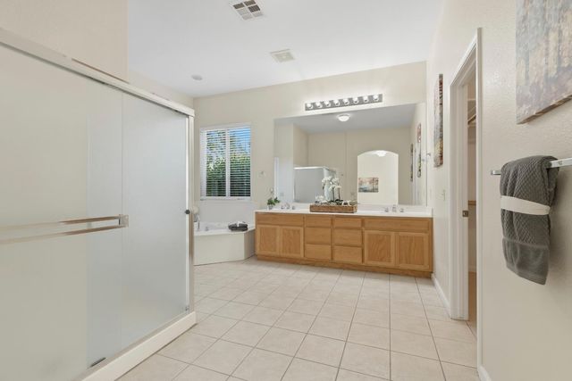 3808 Guildford Ln, Modesto, CA 95355