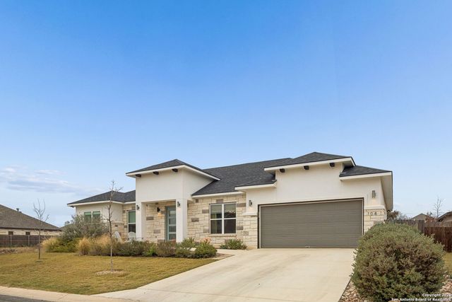 108 Parlin Ln, Fredericksburg, TX 78624