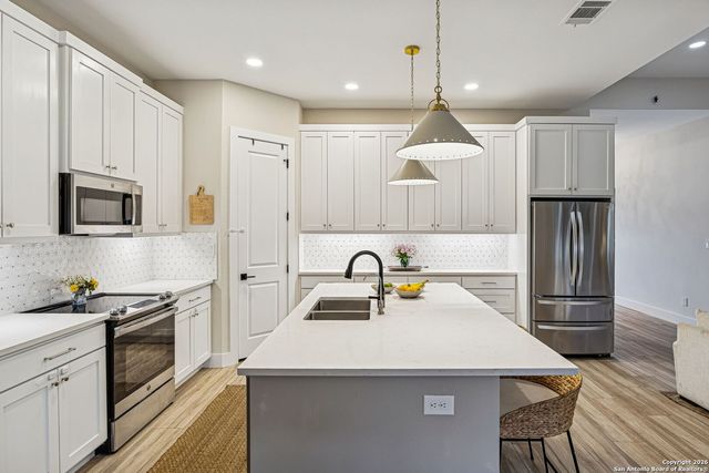 108 Parlin Ln, Fredericksburg, TX 78624