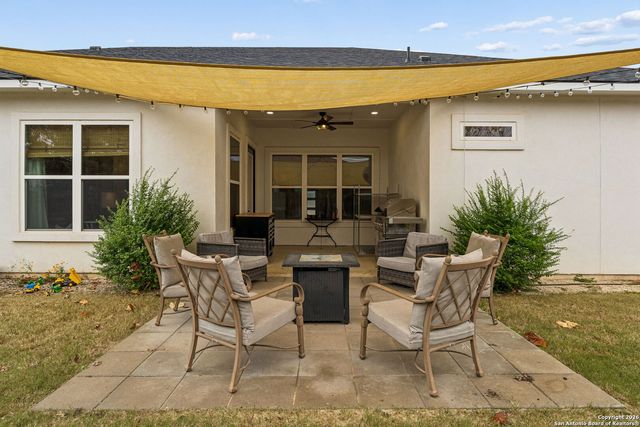 108 Parlin Ln, Fredericksburg, TX 78624