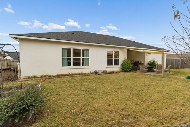 108 Parlin Ln, Fredericksburg, TX 78624