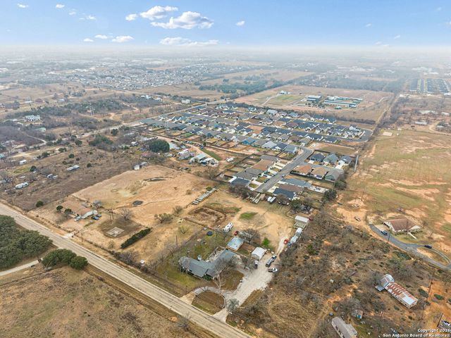 108 Parlin Ln, Fredericksburg, TX 78624