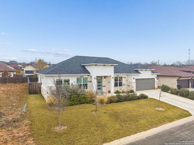 108 Parlin Ln, Fredericksburg, TX 78624