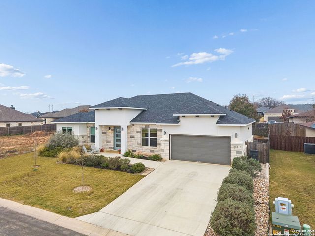 108 Parlin Ln, Fredericksburg, TX 78624