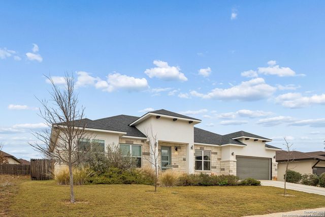 108 Parlin Ln, Fredericksburg, TX 78624