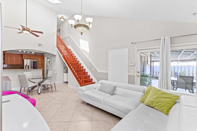 4236 Palm Bay Circle B, West Palm Beach, FL 33406