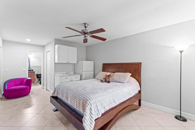 4236 Palm Bay Circle B, West Palm Beach, FL 33406