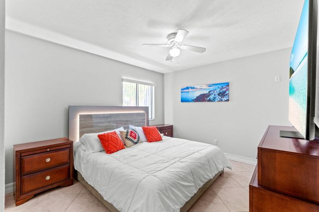 4236 Palm Bay Circle B, West Palm Beach, FL 33406