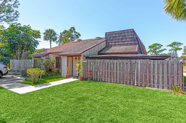 4236 Palm Bay Circle B, West Palm Beach, FL 33406