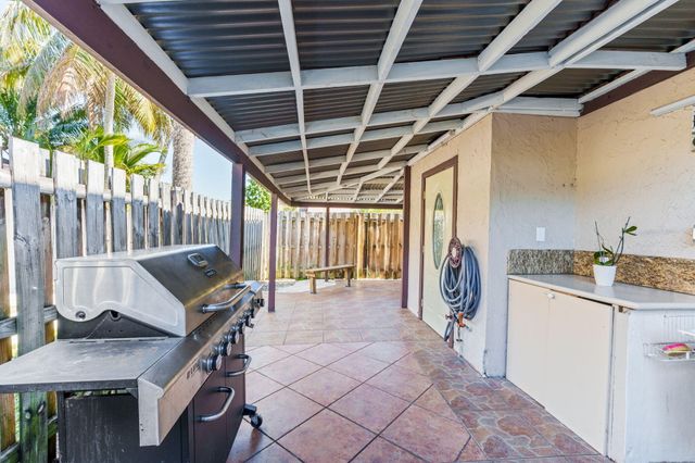 4236 Palm Bay Circle B, West Palm Beach, FL 33406