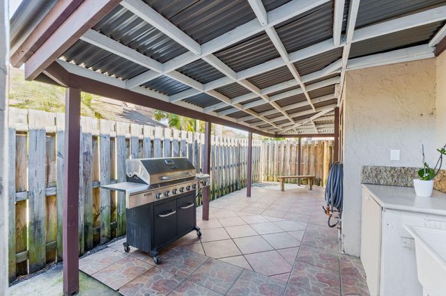 4236 Palm Bay Circle B, West Palm Beach, FL 33406