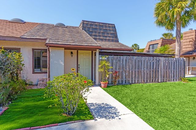 4236 Palm Bay Circle B, West Palm Beach, FL 33406