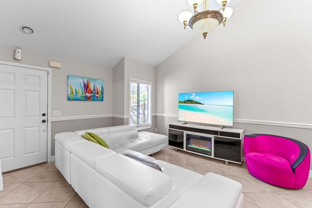 4236 Palm Bay Circle B, West Palm Beach, FL 33406