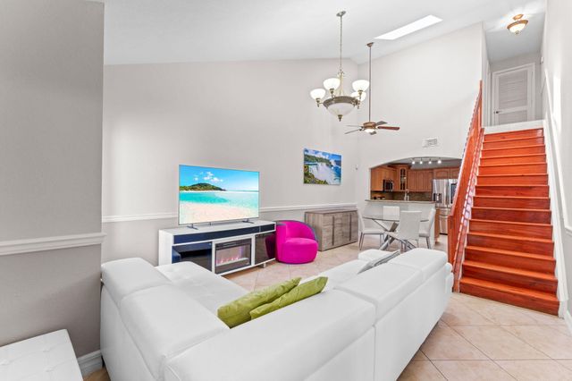 4236 Palm Bay Circle B, West Palm Beach, FL 33406