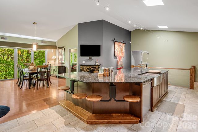 1760 Winding Creek Drive, Waynesville, NC 28786