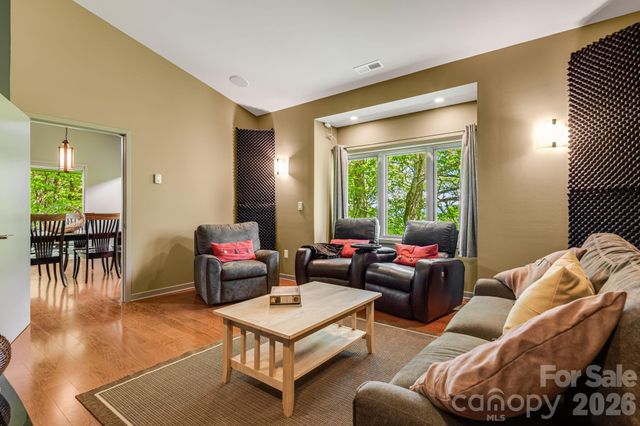 1760 Winding Creek Drive, Waynesville, NC 28786