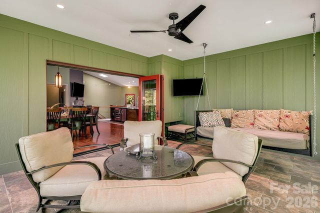 1760 Winding Creek Drive, Waynesville, NC 28786